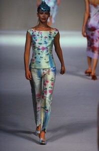 297896699_blumarine-spring-1997(12).thumb.jpg.44d274e0cc4ec757531e9268340ce8c2.jpg