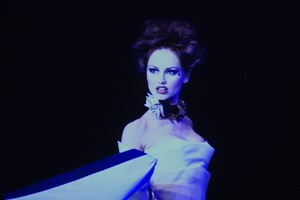 301065390_thierry-mugler(2).thumb.jpg.0149ab71e9dc63d96b4f0518d09bfea9.jpg