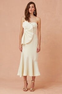 302001012_be_free_midi_dress_102-creme_g_1650-1_1024x1024.thumb.jpg.fdf4f7a00158918903135cc75439c7a6.jpg