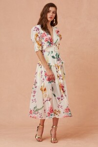 302001063-1_about_us_midi_dress_105-creme_botanic_floral_g_1360_1024x1024.thumb.jpg.6ea968a2a2b26a9ea94a88e830b1e7f5.jpg