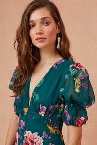 302001063-1_about_us_midi_dress_442-jade_botanic_floral_g_1517-edit_1024x1024.thumb.jpg.8e55977883e8e3ce070e1691202bb170.jpg