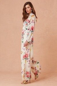 302001065-1_about_us_jumpsuit_105-creme_botanic_floral_sh_1403_1024x1024.thumb.jpg.4b41dfbac49af37c80d6ded1fee382a0.jpg
