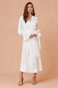 302001068_breakaway_trench_coat_741-vanilla_nh_0633-edit_1024x1024.thumb.jpg.9c137eee8398cbcb5dd872de6eae420c.jpg