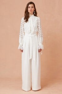302001134_wildfire_top_832-ivory_302001122_breakaway_pant_741-vanilla_nh_0124-edit-63_1024x1024.thumb.jpg.d484fc0194ac357baabc0468e701863f.jpg