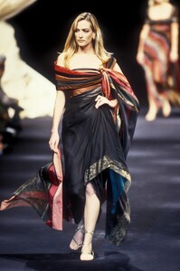 308865725_ChristianDior1994HauteCouture151.thumb.jpg.3f5ce41a507f40426cda5670a46f7470.jpg