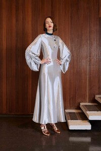 34-roksanda-prefall-2017.thumb.jpg.3a40b2690acca763f7dd61b9783da239.jpg