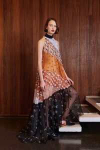 37-roksanda-prefall-2017.thumb.jpg.b4d2a3342ce70614f97a4f6b3ec0f163.jpg