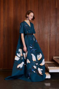 38-roksanda-prefall-2017.thumb.jpg.1e5f23572ef0b18d6dfa7cc8005682be.jpg