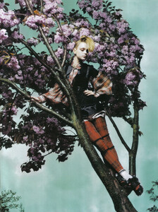 Vogue Italia (November 2008) - The Enchanted Garden - 007.jpg