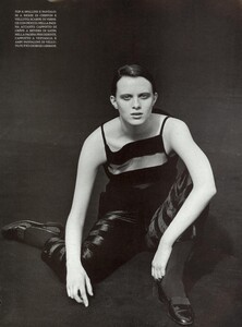 Vogue Italia (September 1997) - L'Immagine Incisiva - 004.jpg