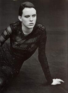 Vogue Italia (September 1997) - L'Immagine Incisiva - 006.jpg