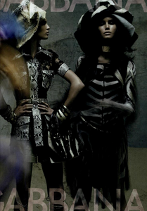 446045370_Meisel_Dolce__Gabbana_Spring_Summer_2005_02.thumb.png.d9a76b659c577bc1415bbbd1d045e3f1.png