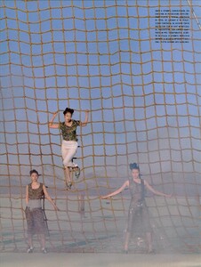 ARCHIVIO - Vogue Italia (February 2001) - Variations on Kaki - 008.jpg