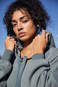 48069587_030_c.jpg