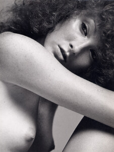 483080601_VogueParis(Dec2002-Jan2003)-Calendar2003-003.thumb.jpg.c9248e9cbfbefa9864ab4b5e9fa43c1c.jpg