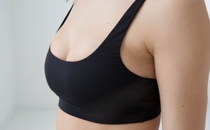 5-and-of-women-black-demi-sport-bra_2048x.jpg