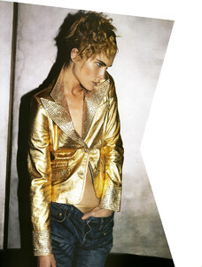 VogueParis_Abril2005_phIVLamsweerde&VMatadin_ErinWasson_05.jpg