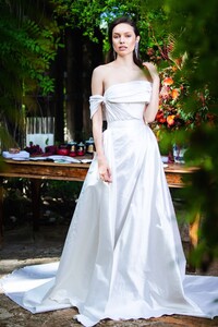 Chic Wedding Dresses.jpg