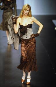 591990411_valentino-fw-1995(26).thumb.jpg.0fe9e4b37d1565a4217bd62e880e2799.jpg