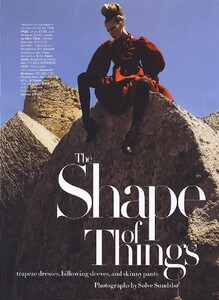 Harper's Bazaar US (August 2006) - The Shape of Things - 002.jpg