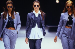 599418296_alberta-ferretti-ss-1993(4).thumb.jpg.6d6c9798535217aa82c612f02327e34b.jpg