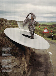 Vogue UK (October 2009) - The Lady Who Fell To Earth - 004.jpg