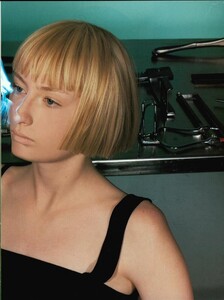 ARCHIVIO - Vogue Italia (December 1997) - Data Lab - 008.jpg