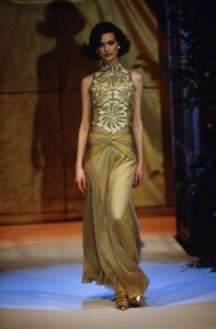 622700992_shalom-harlow(8).thumb.jpg.979f572b62e1340127e6eb2c29b2f9e3.jpg