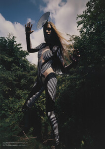 V #25 (SeptOct 2003) - Field of Dreams - 005.jpg