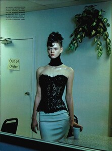 ARCHIVIO - Vogue Italia (March 2006) - One Night In Las Vegas - 004.jpg