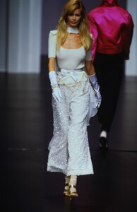 701760241_valentino-fw-1995(64).thumb.jpg.43a8f0227d2572cb2d44f39c52434386.jpg