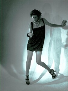 ARCHIVIO - Vogue Italia (May 2007) - Milla Jovovich - 004.jpg