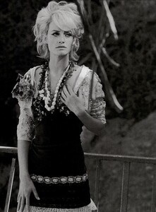 ARCHIVIO - Vogue Italia (April 2004) - Psycho - 016.jpg