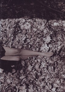 Vogue Italia (November 1999) - Country Report - 010.jpg