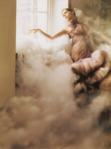 CuriouserAndCuriouser_ TimWalker_VogueUk_feb07_15.jpg