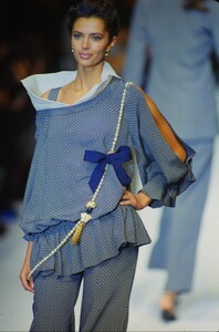 83761471_dior-ss-1993(3).thumb.jpg.c0ce277d4bbb02ab7b7a89db66cad079.jpg