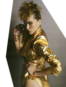 VogueParis_Abril2005_phIVLamsweerde&VMatadin_ErinWasson_09.jpg