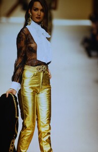 841566539_valentino-fw-1993(13).thumb.jpg.d6d2f76203a6e4103391f371a95c4706.jpg