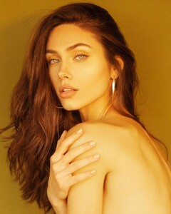 Vika Bronova 2.jpg