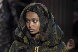 86467445_MiuMiuFall2019DetailsMC8G9CKMXTyx.thumb.jpg.6170bc95ba3a02f9ed07152fec1d5ea3.jpg