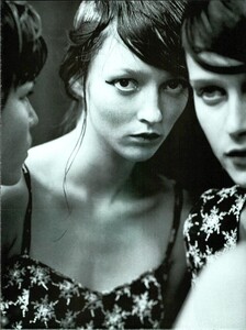 ARCHIVIO - Vogue Italia (May 1998) - Close-Up - 008.jpg