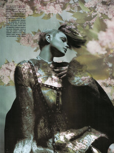 Vogue Italia (November 2008) - The Enchanted Garden - 004.jpg