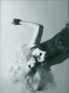 ARCHIVIO - Vogue Italia (March 2007) - The Starry Black Dress - 009.jpg