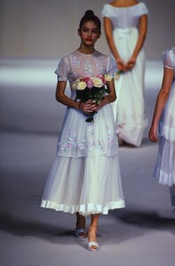 916930747_korina-blumarine-ss-1997(4).thumb.jpg.eb2d434eadd7ac6a70f84e9c170c68a3.jpg