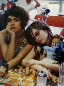ARCHIVIO - Vogue Italia (February 2002) - Shannyn and Chloé - 012.jpg