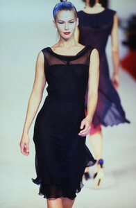 944857140_blumarine-spring-1997(16).thumb.jpg.ba1903640ed31e5840bb5331435f0825.jpg