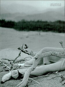 ARCHIVIO - Vogue Italia (April 1998) - Deserto, Un Racconto - 013.jpg