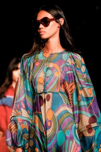 Alberta-Ferretti-RTW-SS20-Milan-2021-1568839448.thumb.jpg.13e8912dd90145763486273449d94c43.jpg