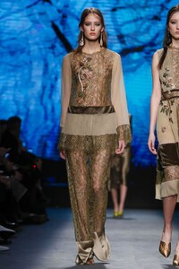 Alberta-Ferretti-Ready-To-Wear-Fall-Winter-2016-Milan-6545-1456331835.thumb.jpg.bc45995edfb15e7e12a85e704660f010.jpg