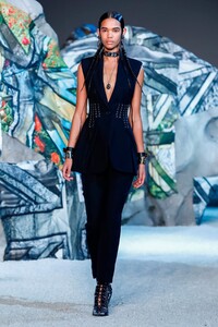 Alexander-McQueen-RTW-SS19-Paris-8578-1538425755.thumb.jpg.5960b79ef37ba0c36439ae5bfcaee4ca.jpg